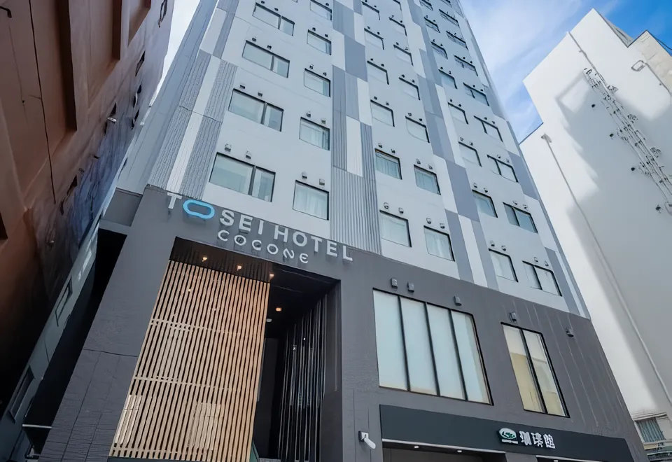 上野住宿推薦2026|15間酒店與JR、京成、御徒町比較 Tosei Hotel Cocone Ueno Okachimachi酒店大樓及入口外觀
