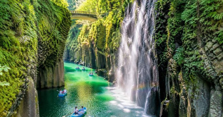 Kyushu Miyazaki: Kamishikimi Kumanoza Shrine & Takachiho Gorge Day Trip